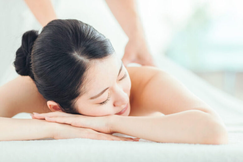 ボディケア　服を着たまま受けられる。優しい全身調整